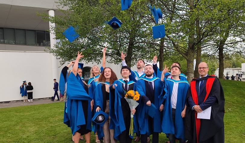 Graduates of mathematical sciences celebrate