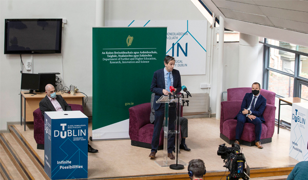 Minister Simon Harris speaking at an event