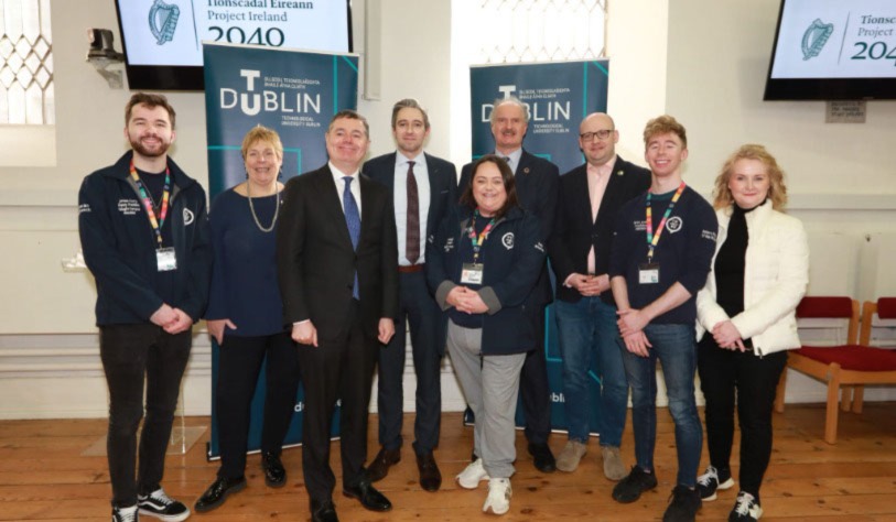 Minister Harris with Minister Donohoe, Prof FitzPatrick and Attendees at announcement